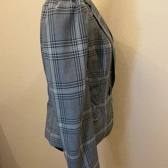 Express Black and White Plaid Blazer - Picture 2 of 8